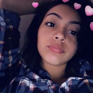 Meet your Posher, Adrianna